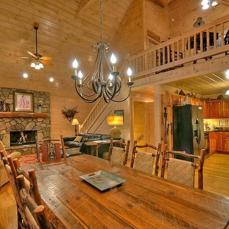 Aska Adventure Lodge บลูริดจ์ ภายนอก รูปภาพ