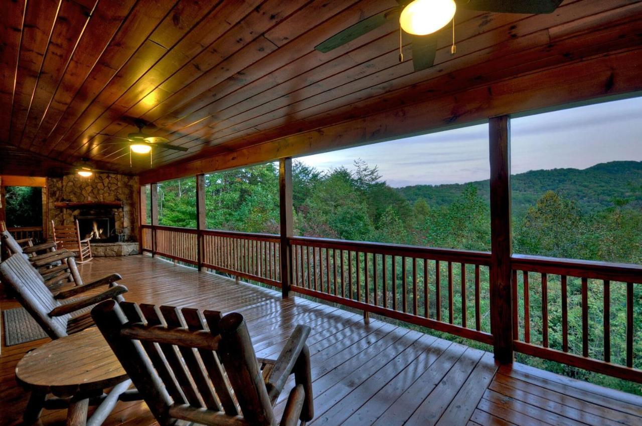 Aska Adventure Lodge บลูริดจ์ ภายนอก รูปภาพ